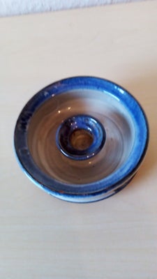 Keramik, lysestage, nysted Danmark, har et lille afslag på kanten