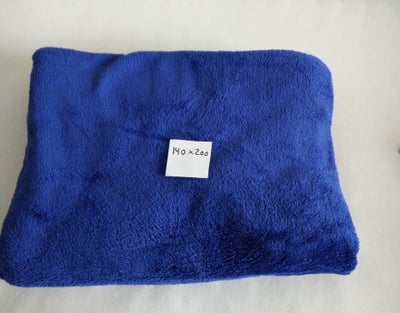 Andet tæppe, b: 140 l: 200, Ubrugt tæppe i flot blå / koboltblå farve
Blød vamset kvalitet
Fra røgft