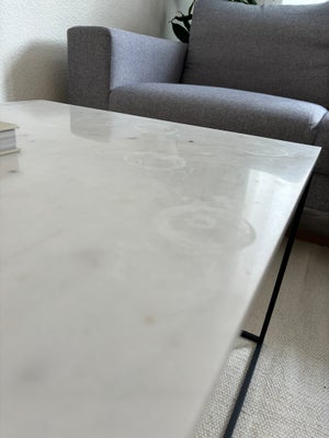 Sofabord, ILVA, marmor, b: 60 l: 60, Hvidt marmor sofabord fra ilva. 

Der er ringe af glas på plade