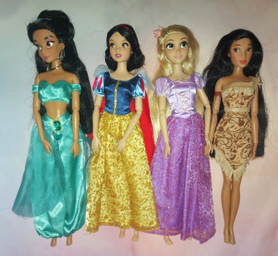 Barbie, 4 Disney prinsesse fra Disney store, Alle dukker er i brugt ren stand. Sælges kun samlet :) 