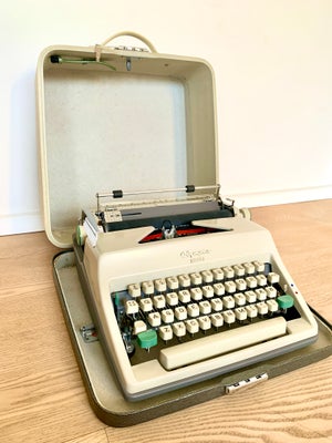 Skrivemaskine, Olympia Monica skrivemaskine, Jeg sælger denne Olympic Monica skrivemaskine som er i 