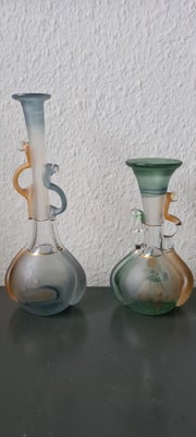 Glas, Smukke vaser, 2 meget flotte glasvaser i både klar og matteret glas med motiver og guldpynt. b