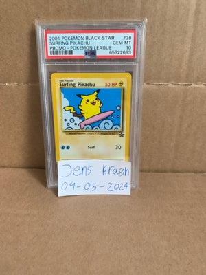 Samlekort, Pikachu PSA 10, Helt ny - PSA 10 Surfing Pikachu fra 2001 
Kan hentes eller sendes. 
Se g