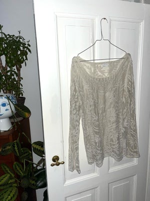 Bluse, Vila, str. 38, Ubrugt, Vila - bluse i cremefarvet med fineste broderinger str. M 

Materiale: