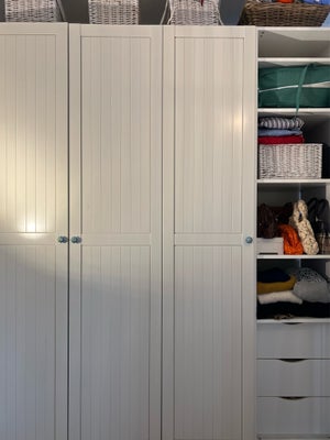 Garderobeskab, Ikea pax skab, b: 200 d: 60 h: 236, Sælger mit IKEA PAX skab med originale hvide dørk