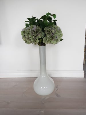 Glas, Vase, Glas, Vase

Smuk hvid gulv glasvase højde 46 cm, prisen er uden blomster

Kan evt. efter