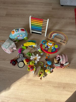 aktivitetslegetøj, Masse blandet baby legetøj 
Alt med lyd og lys virker 
Tag det Hele for 300kr
Ban