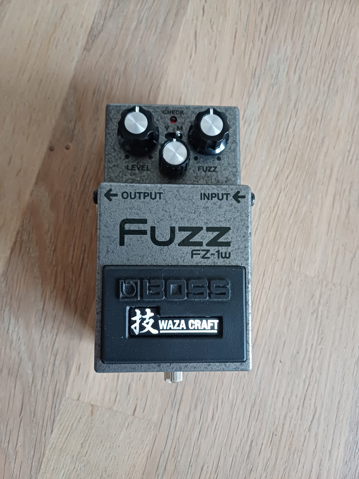 Fuzz pedal, Boss FZ-1w Fuzz
