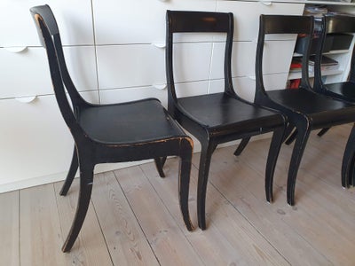 Spisebordsstol, træ, 4 stk. sort enkel klassisk stol.
brugt med fin stand, stabil.

sælges samlet ti