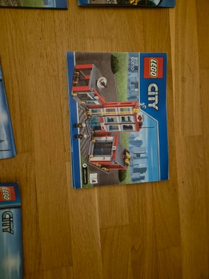 Lego City, Sælge denne store samling af lego city. Der er 2 toge der kan køre. Brandstation. Politis