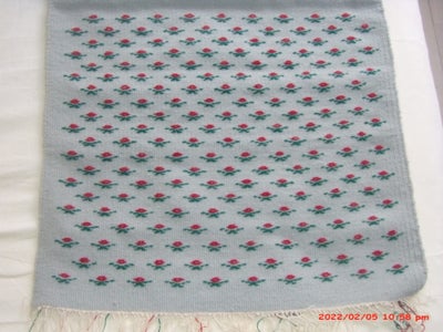 Stof, pudestykke, Vævet pudestykke i uld-vævegarn med rosenmønster på forsiden og grå bagside 44 x 7