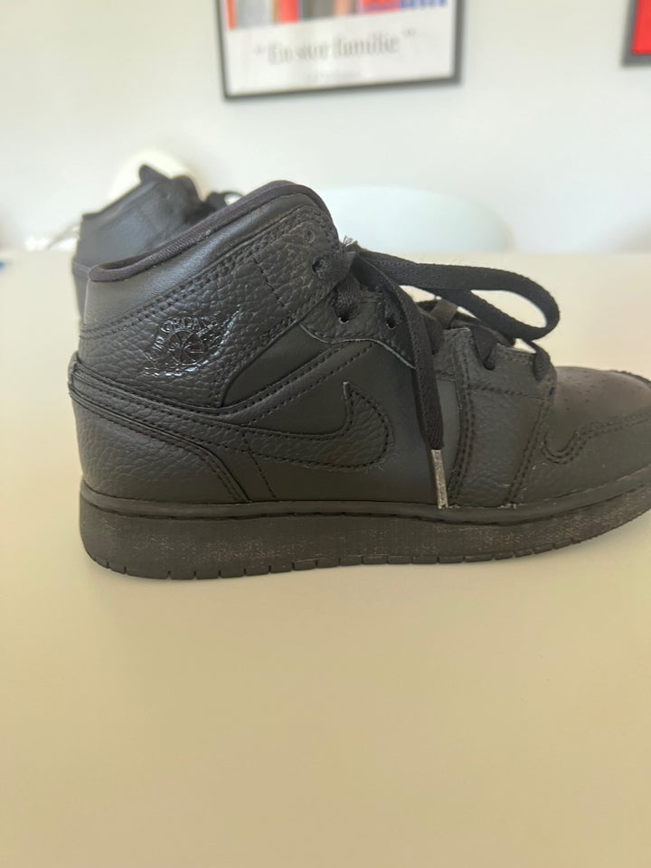 Sneakers, str. 35, Nike - Air Jordan 1