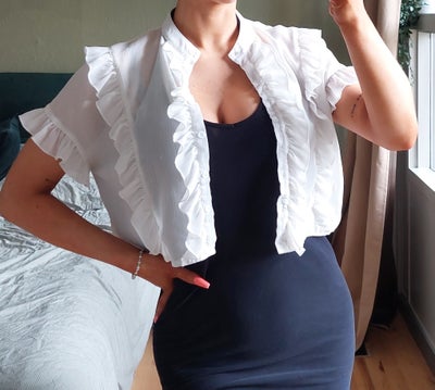 Cardigan, Boohoo, str. 38, hvid, God men brugt, Hvid top fra Boohoo
Den er cropped, flot til at have