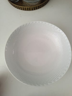 Porcelæn, Skål, Royal Copenhagen, Fin skål i hvid halvblonde. 21 cm i diameter.

2 sort, den er skæv
