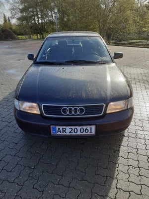 Audi A4, 1,6 Avant, Benzin, 1996, km 277000, rødmetal, træk, airbag, 5-dørs, centrallås, startspærre
