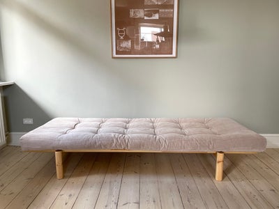 Daybed, træ, 1 pers. , Karup Design, Flot, minimalistisk og velholdt daybed 

Det er Karup design ( 