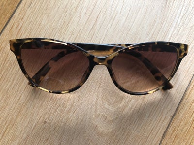 Solbriller dame, Calvin Klein Cat Eye med ramme i "Tortoise" (sort/brun nuance)

*Et fair bud modtag
