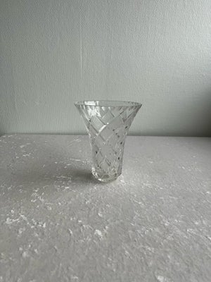 Vase, Vase, Krystal, Flot ældre Holmegaard krystal vase. Den er 17,5 cm høj. Og kunne godt være næst