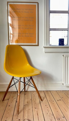 Eames, DSW, Stol, Charles Eames ikoniske stol i en fantastisk flot sommer gul farve. Produceret hos 
