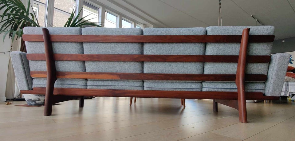 Hans J. Wegner, GE236/4, Sofa