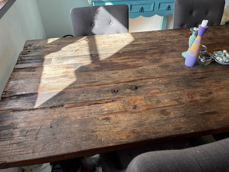 Spisebord, Planker og støbejern, Ib Laursen