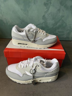 Sneakers, Nike, str. 42,5,  Grå,  Læder,  Ubrugt, Nike Air Max 1, Pure Platinum
Størrelse: 42 1/2
St