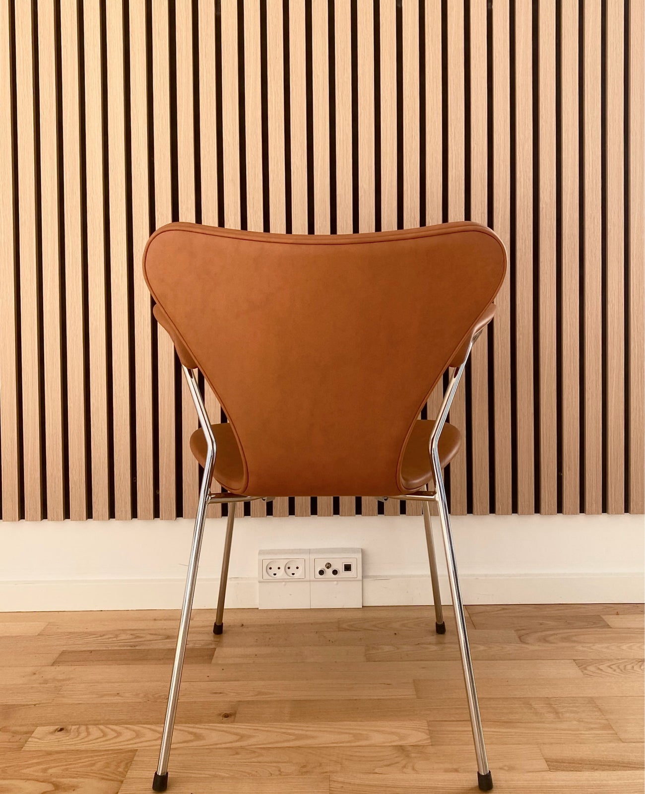 Arne Jacobsen, Syverstole med armlæn I cognac farve, Stole