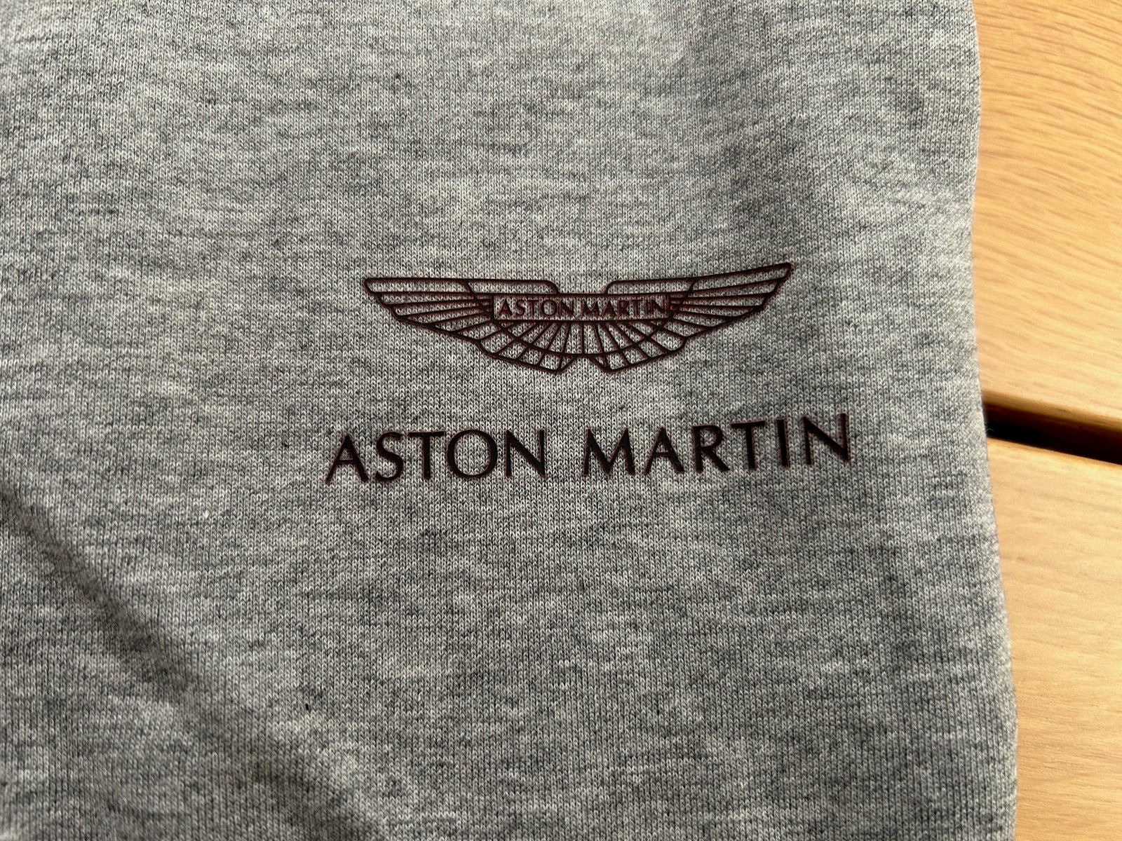 Shorts, Hackett Aston Martin Racing, str. 38