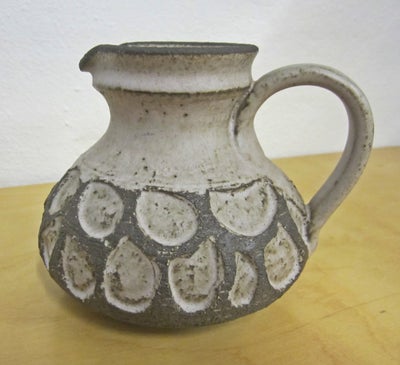Keramik, Stentøj Kande vase, Løvemose Keramik, Sød keramik kande fra Løvemose keramik.
Står uden rev