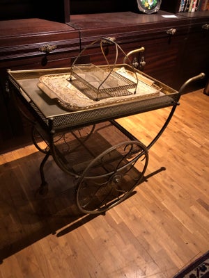 Rullebord, Antik rullebord til f.eks. servering.
Alt medfølger hvis man også vil have det der står p