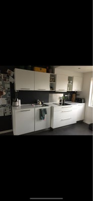 Køkken, komplet, Kvik, Køkken sælges. Som ses på billedet.
Opvaskemaskine, ovn, køleskab og fryser(2