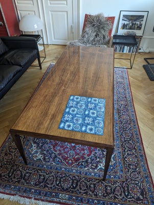 Sofabord, Johannes Andersen, palisander, b: 70 l: 160 h: 50, Flot palisanderbord med kgl. porcelænsk