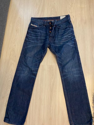 Jeans, Diesel, str. 31, Mørkeblå , Cotton, Næsten som ny, Brugt kun få gange, i rigtig god stand.
Af