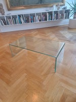 Anden arkitekt, Sofabord i glas