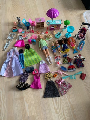 Barbie, Stor blandet pakke, Indeholder bl.a. barbiedukker, 1 voksen, 3 børn, 1 havfrue pige, 2 babye