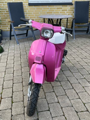 Honda Melody, 1983, Lyserød - pink, Fantastisk flot knallert. Renoveret og nymalet Honda melody. Kør