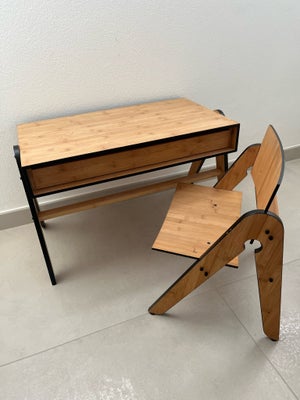 Bord/stolesæt, We Do Wood, Lille fint sæt med bord og stol fra We Do Wood til de mindste. I helt fin