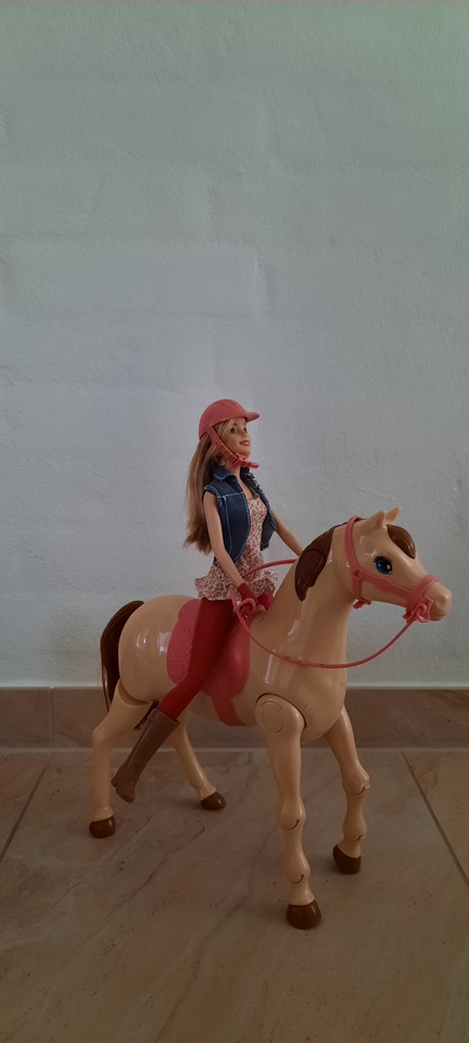 Barbie, Barbie dukke og hest