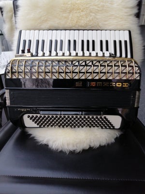 Pianoharmonika, Hohner Atlantic IV N De Luxe, Indb. Mikrofon, volume kontrol med Jack udgang