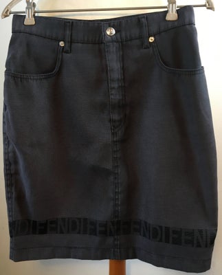 Superflot nederdel, str. 38, Fendi,  koksgrå,  Næsten som ny, Superflot klassisk stram nederdel med 
