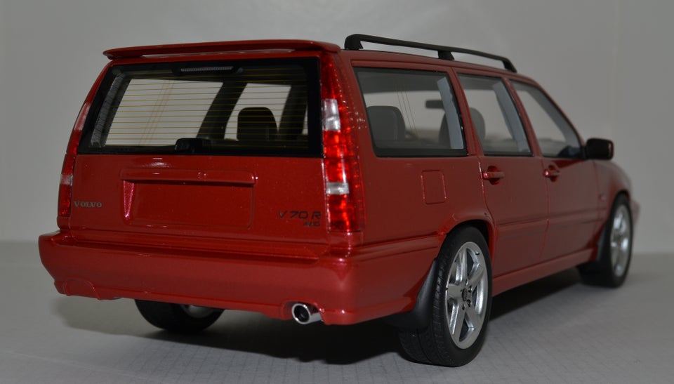 Modelbil, DNA Volvo V70R, skala 1:18