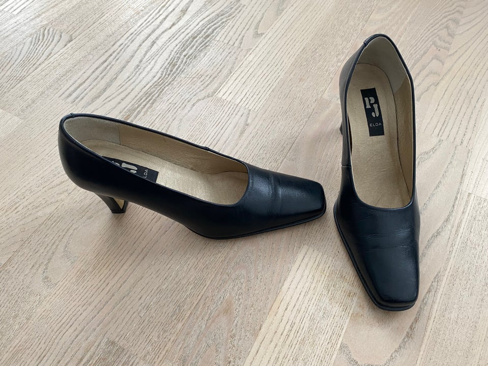 Pumps, str. 36, PJ Elda