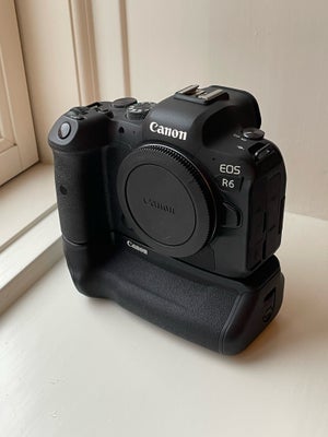 Canon, Canon R6, Perfekt, Canon R6 sælges med to batterier og batterigreb. SHUTTERCOUNT KUN 26000