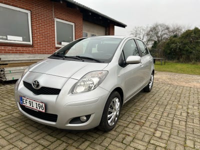 Toyota Yaris, 1,4 D-4D T3, Diesel, 2011, km 244000, sølvmetal, træk, nysynet, aircondition, ABS, air