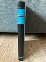 Bag de blå bjerge, A. J. Cronin, genre: roman