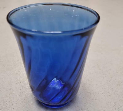 Glas, Vandglas, Smukke blå franske glas.
7 stk haves.
Pris er pr stk.
Sælges evt samlet for 250