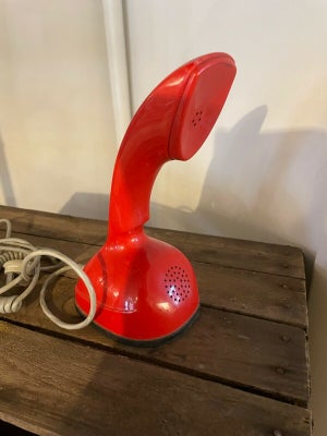 Telefon, Cobra, God, Flot rød gammel Cobra telefon med patina.
Pris: 475 kr 
Afhentes i 4140 Borup e