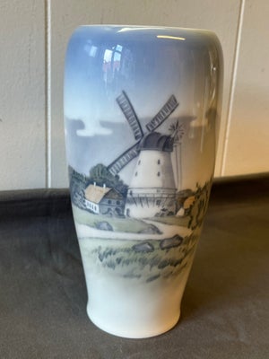 Vase, Vase nr. 4568, Royal Copenhagen, Smuk vase nr. 4568 fra Royal Copenhagen, af Dybbøl Mølle sælg