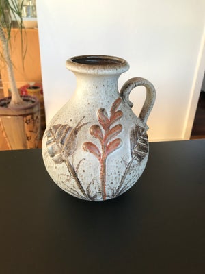 Vase, Retro keramikvase, West Germany, Stor buttet retro vase med hank og blad-deco fra WG. Så smuk 