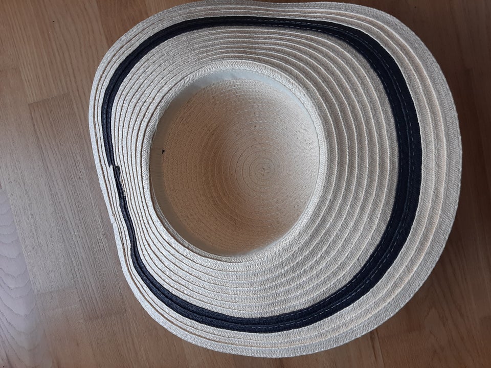 Hat, Solhat, fra Aldi